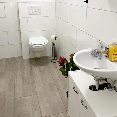 Διαμέρισμα Schoene Mit Balkon In *