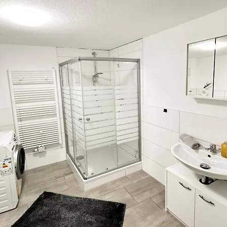 Schoene Mit Balkon In *