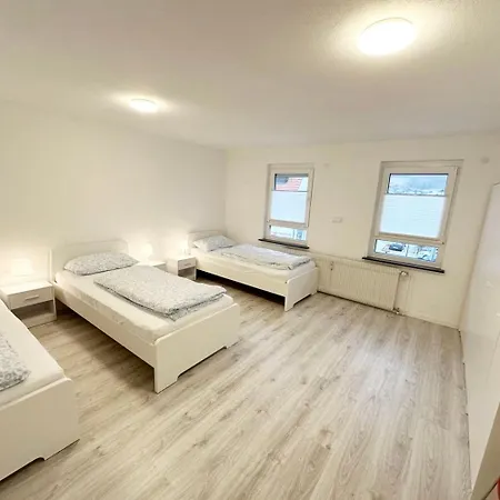 Schoene Mit Balkon In *