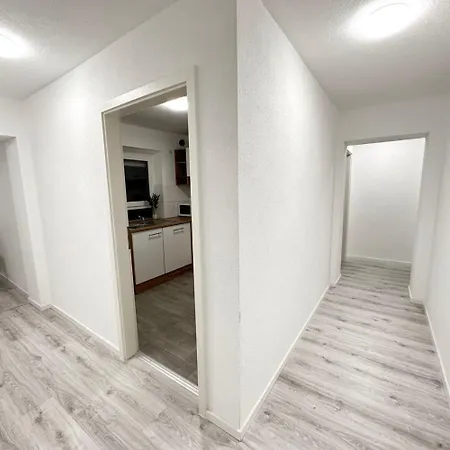 Apartment Schoene Mit Balkon In *