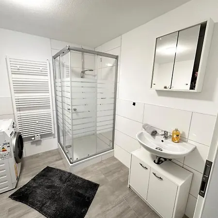 Apartment Schoene Mit Balkon In